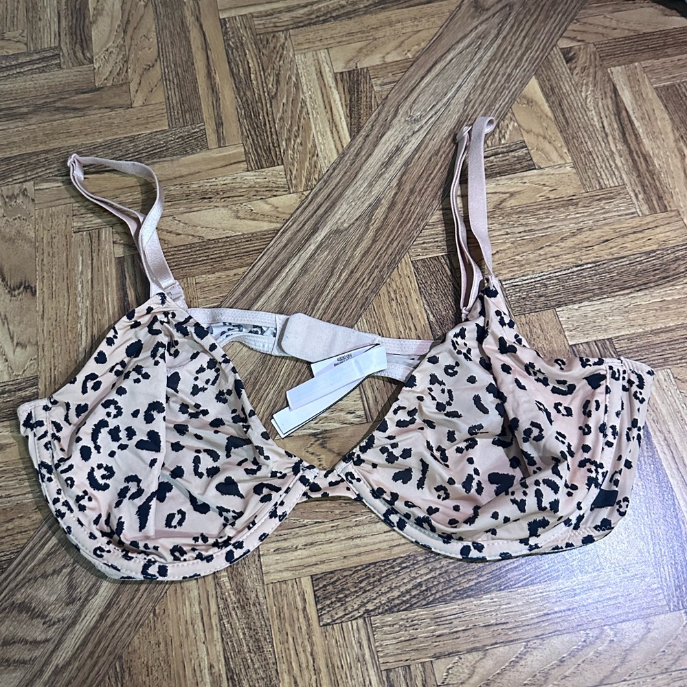 No pad bra only worn 2 times